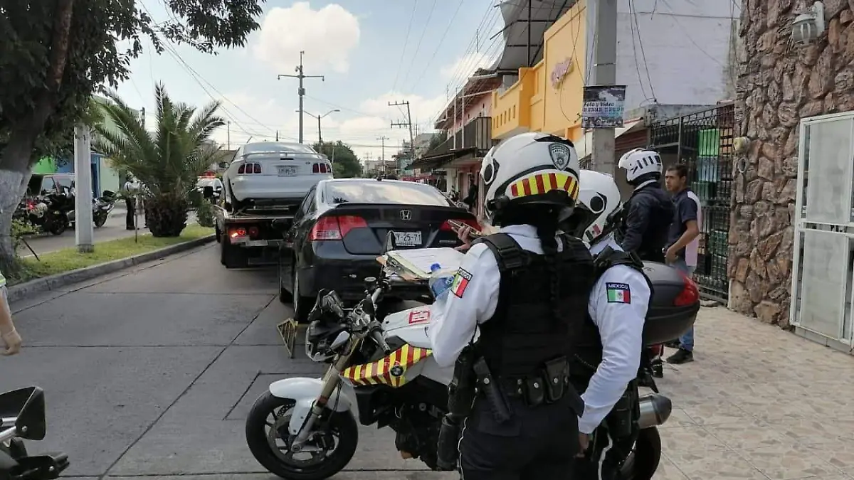 Operativo contra vende autos